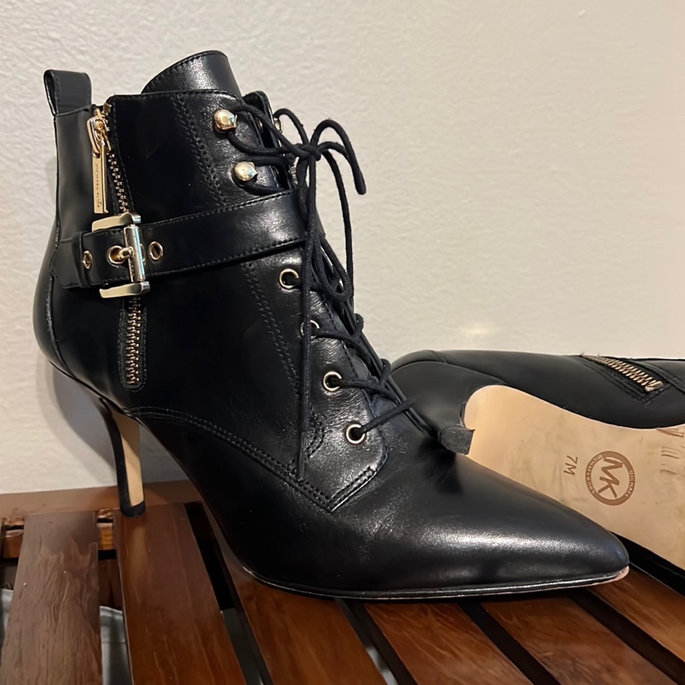 MICHAEL by Michael Kors Lace Up Rena Boot Sz 7